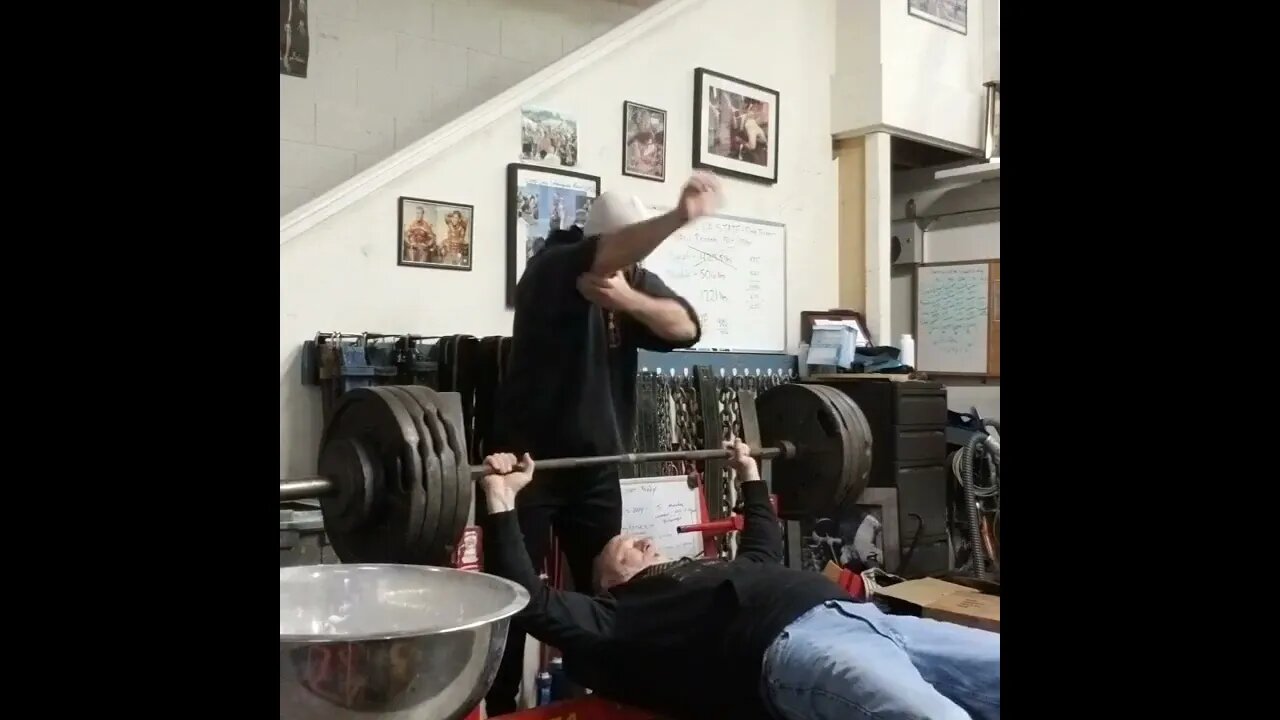 450 bench in California at Dericks Gym in California, (blast from the past )