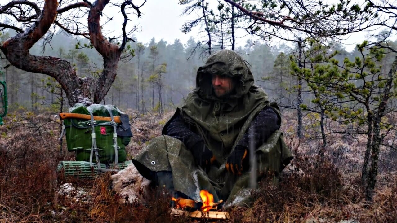 6 DAYS WINTER BUSHCRAFT - ARTISTS CHARCOAL - MULTI SAPLING BOWSAW - SINGLE CANVAS PONCHO SHELTER