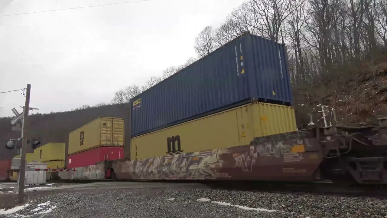 This intermodal is on its hands & knees pulling hard.