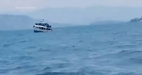 🚨VIDEO SHOWS BOAT SINKING IN EASTERN CONGO, KILLING AT LEAST 78