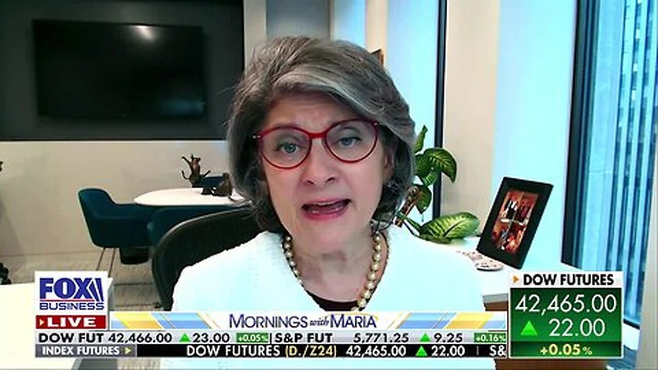 Powell is worried about the labor market: Nancy Lazar