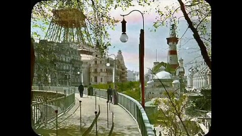 The rue de l'Avenir was an electric moving walkway installed at the 1900 Exposition Universelle
