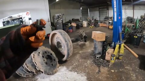 Cat Challenger MT865C front idler pt1