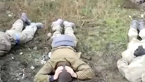 Surrendered ukrainian soldiers in Marinka, Russian soldiers provided first aid to the wounded