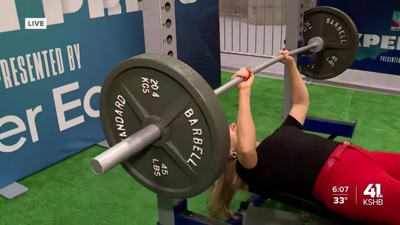 LINDSAY SHIVELY MAKES BENCHING 135 LBS. LOOK EASY