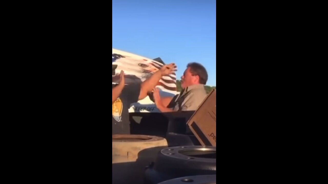 Truckers Fight Over Tire pressure. (Knocked out)