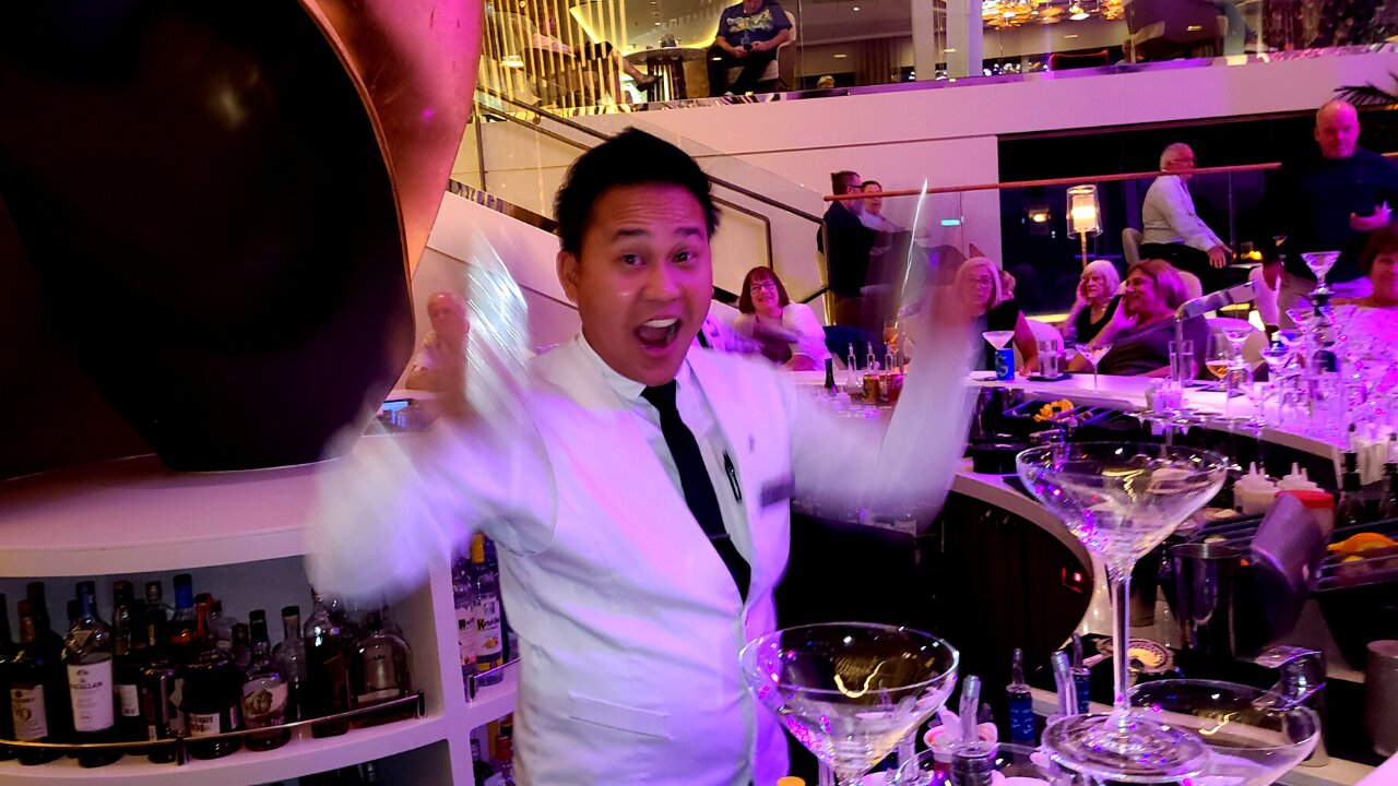 Meet the Amazing Kodak, World's Greatest Martini Bartender