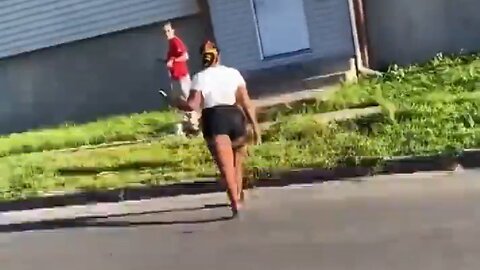 Black Girl Brutally Assaults White Girl For No Reason At All