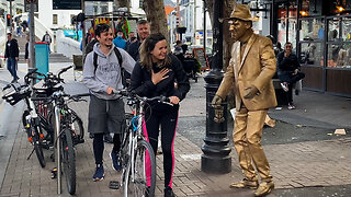 Funny time with statue prank