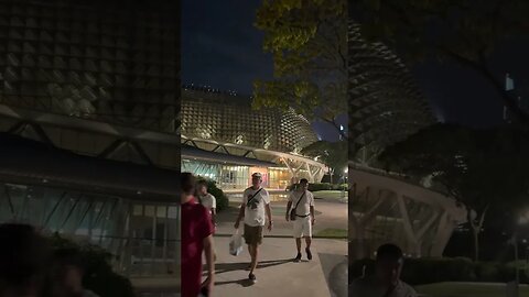 How can I have #fun in #Singapore? Como posso me #divertir em #Cingapura? #curiosidades #shorts