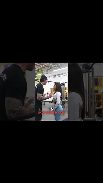 I asked my gym crush to workout #fitgirl #gymgirl #gymcrush #shorts