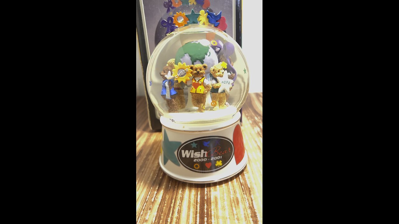 Wish Bear Limited Edition WaterGlobe Windup Music 2000-2001 Wish You A Merry