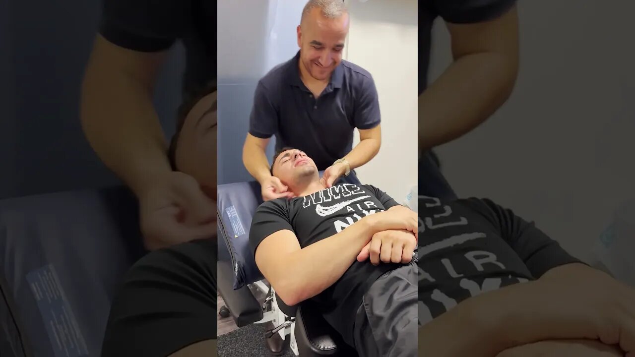 First Time Being Cracked By The Chiropractor #chiropractor #chiro