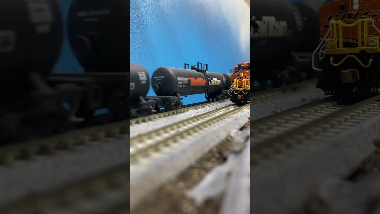 N Scale Kato SD70Macs