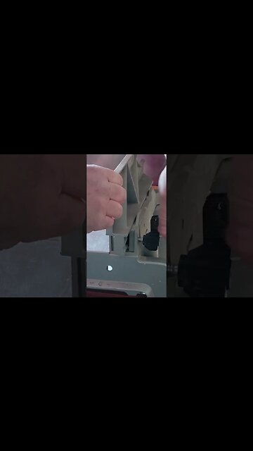 😲 Easy way to cut multiple boards to the same length 😲#shorts