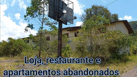 loja, restaurante e apartamentos abandonados