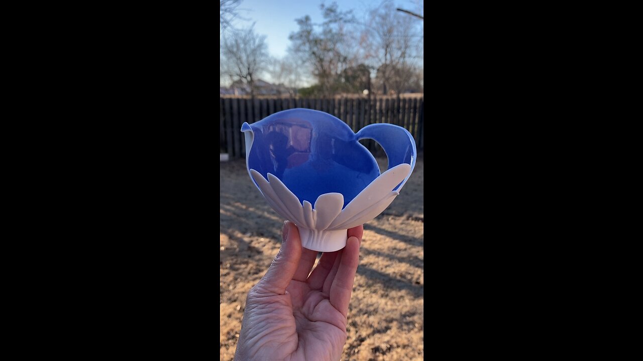 Dreaming away a sculpted porcelain bowl by Antoinette