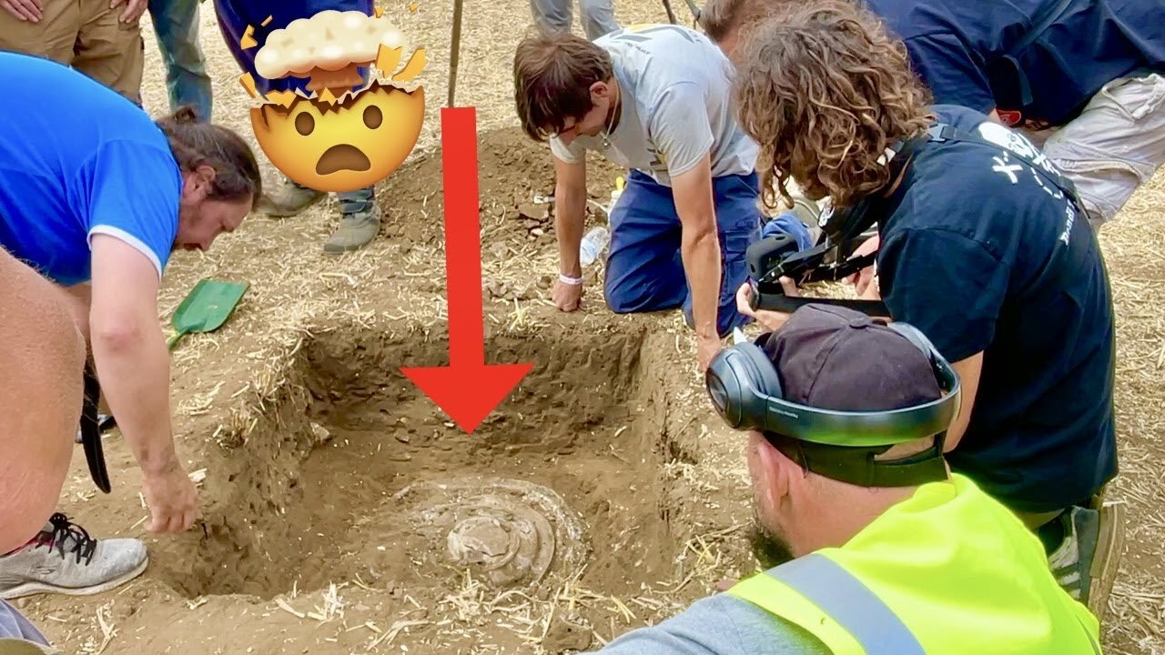 Sensational Roman Buried Treasure Found Metal Detecting In England!