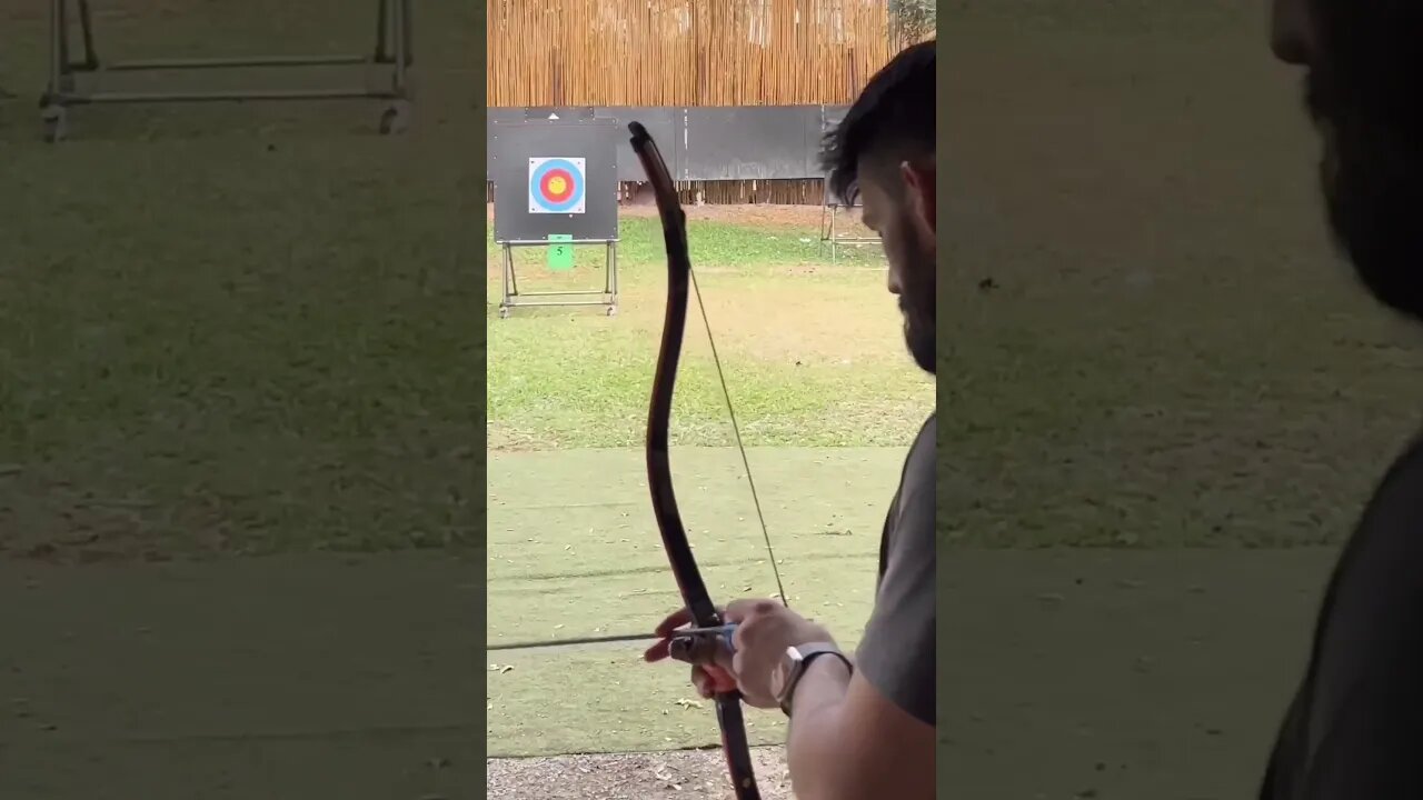 55LBS KOREAN BOW, 10 METRES 6 ARROWS, LEFT HAND.