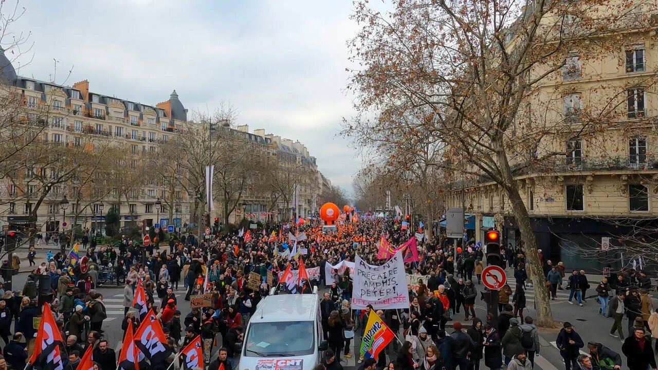 Manifestation contre la réforme des retraites à Paris le 11/02/2023 - Vidéo 2