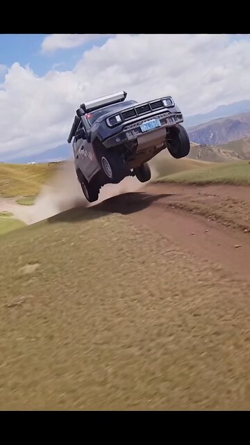 Aerial photography via drone captures images of vehicle 😲