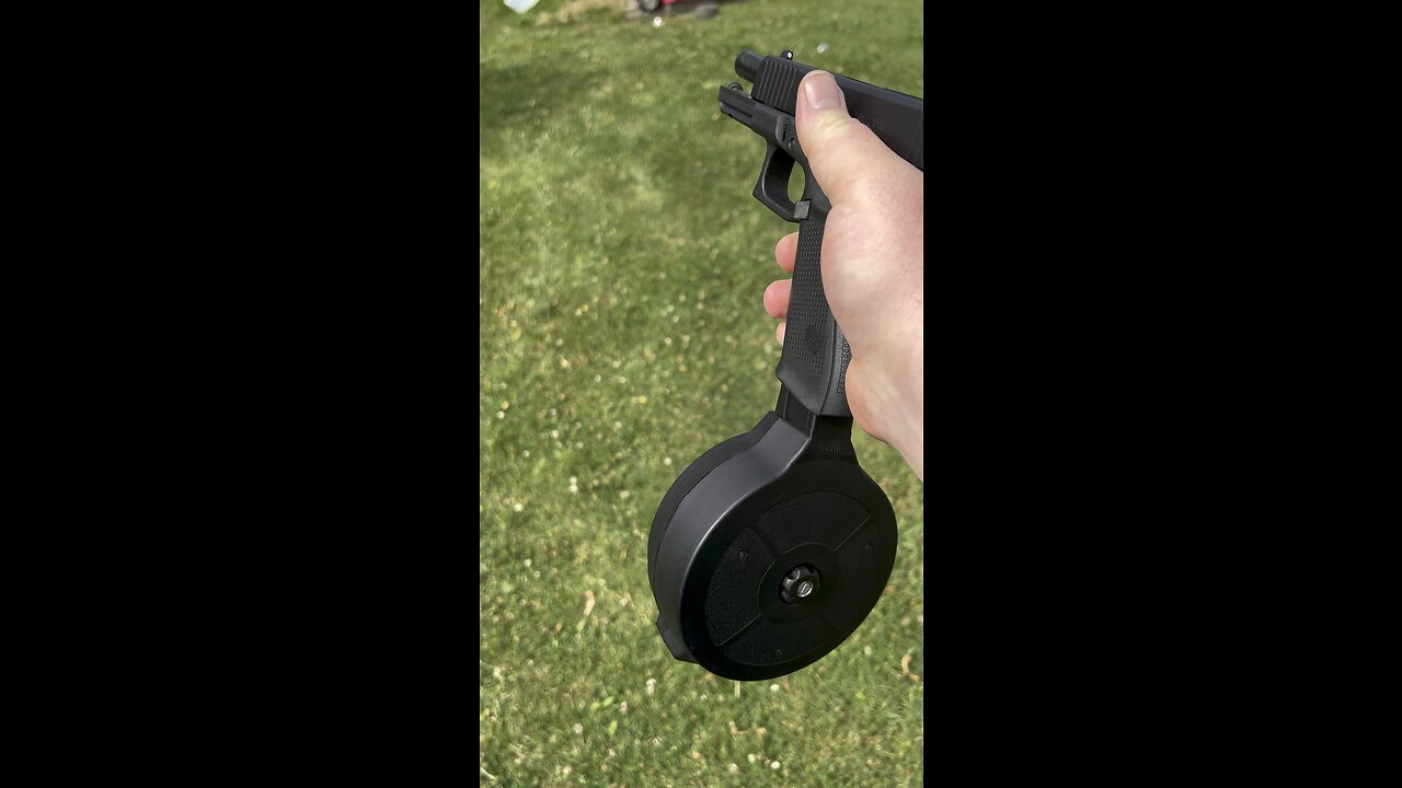Testing out this  Korean 9mm 50 rounds drum mag. 