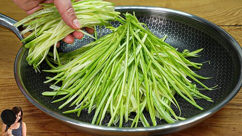 Just grate 1 zucchini and 1 potato! I have never cooked anything so delicious. ASMR