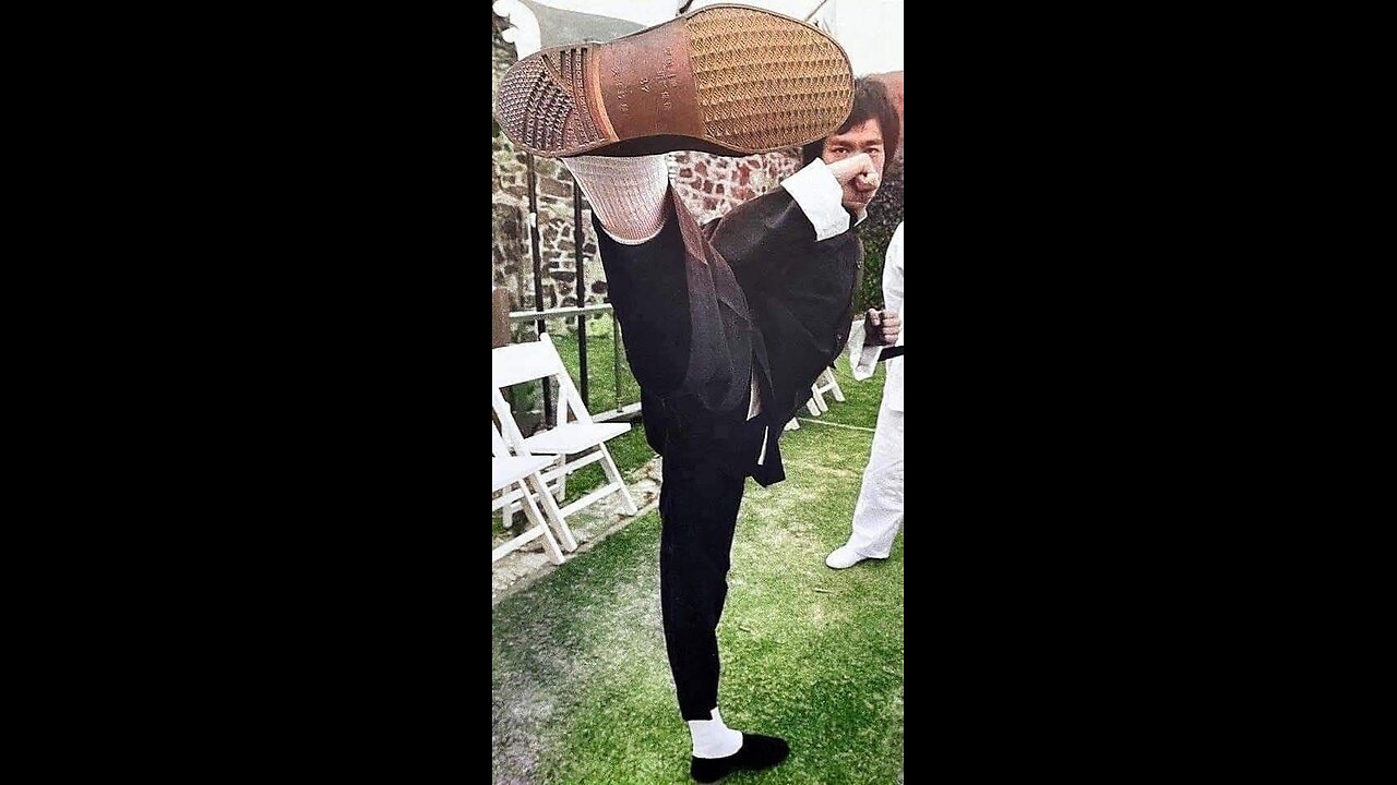 Cross kick Studio Films Bruce Lee Enter the Dragon