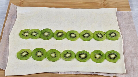 Kiwi Roll Make with puff pastry