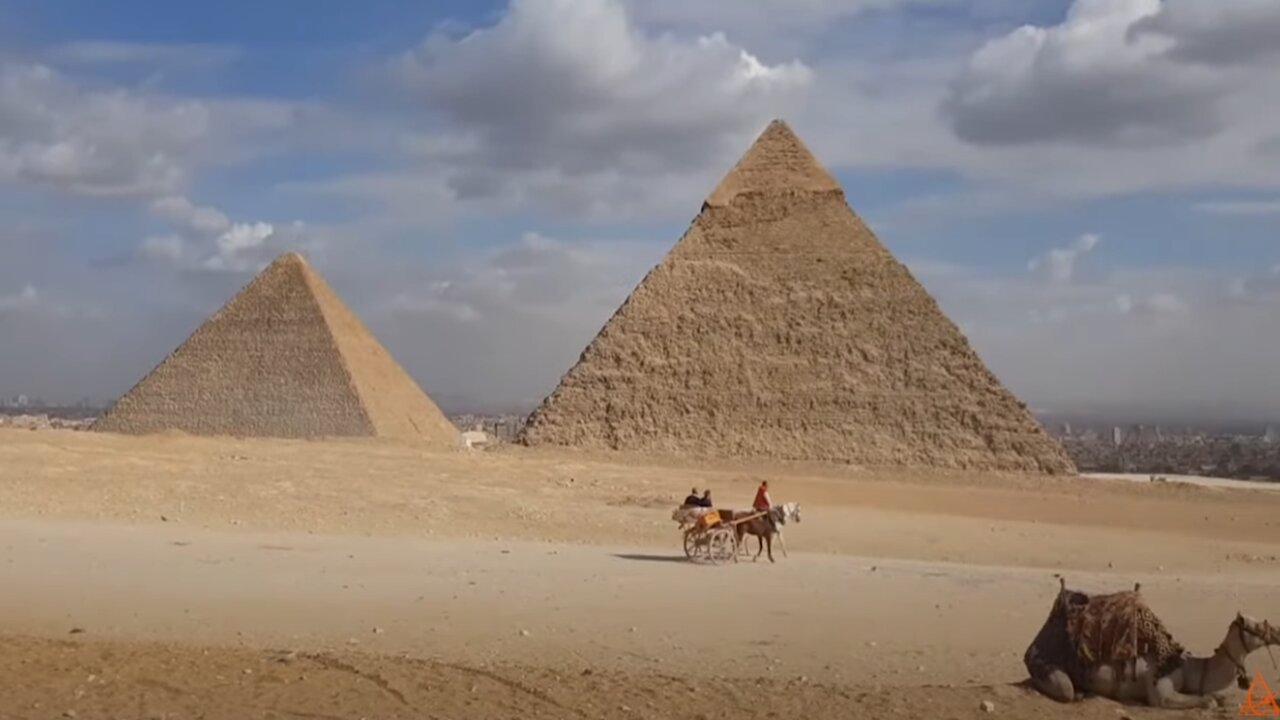 Giza Pyramids Walking Tour Pyramids and the Valley Temple Visit in Winter جولة حول الاهرامات (1)