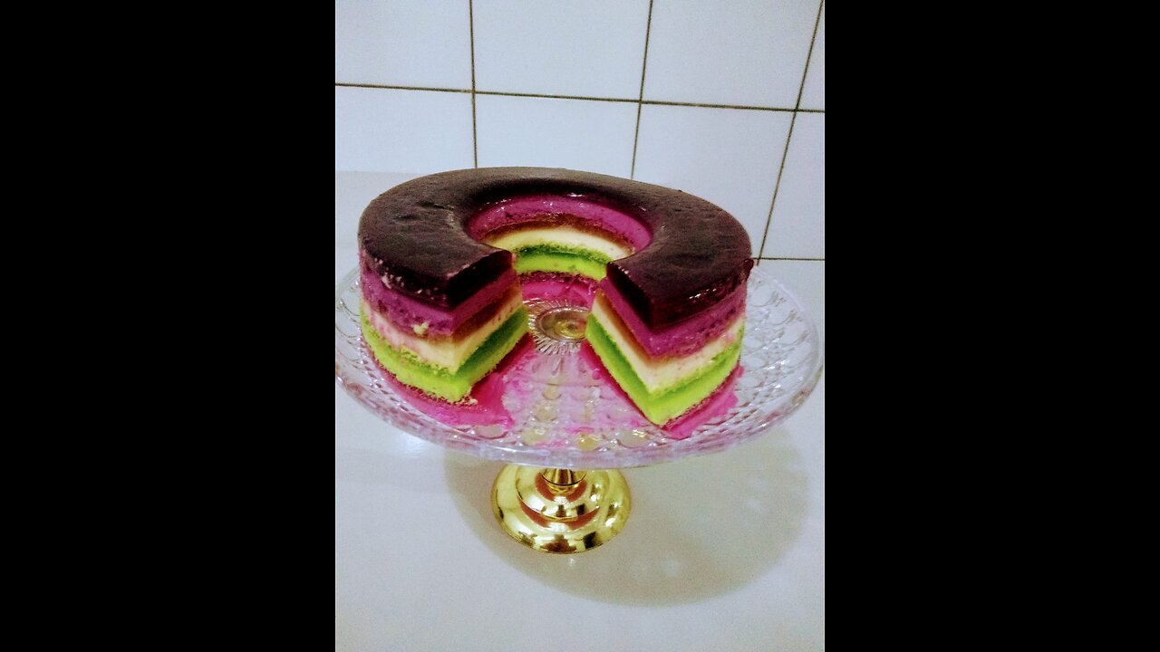 COLORED GELATIN IN LAYERS