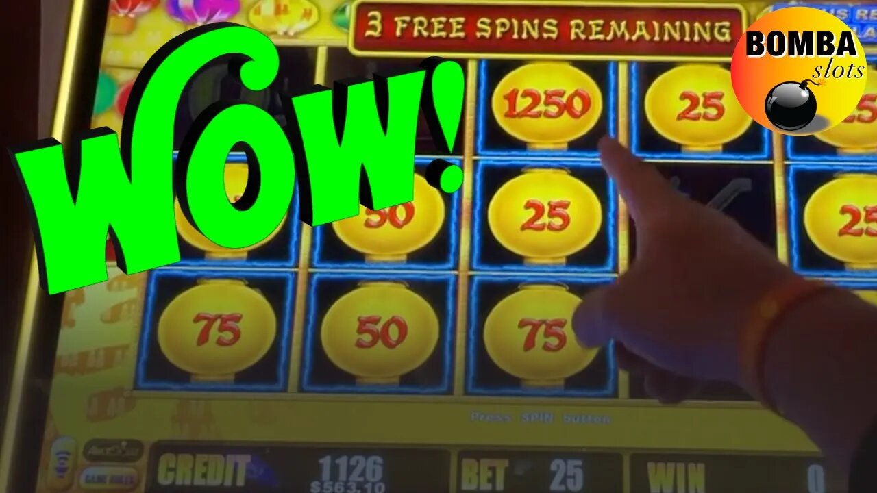 A HAPPY WOAH! #Casino #Las Vegas #SlotMachine