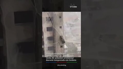 Trabalhadores ficam pendurados num prédio em Goiânia