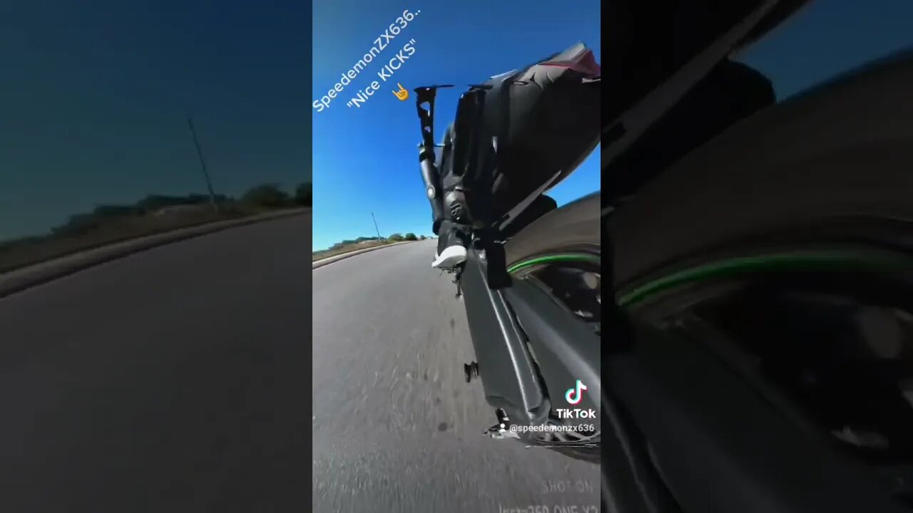 Kawasaki Ninja ZX-6R... SpeedemonZX636 "Nice KICKS 🤘"