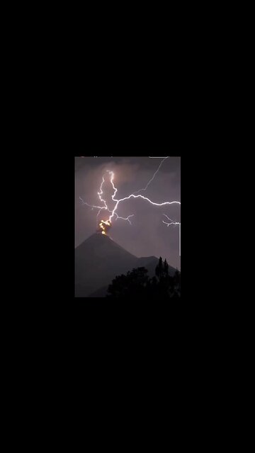 Incredible volcanic lightning on the top of the volcano!