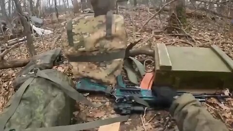 Russian soldier with customized AK eliminates Ukrainian soldiers in their fox holes