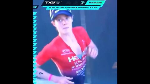 Triathlete Asks The Cameraman To Not Film Her From Behind As She Runs Because She Sh!t Herself