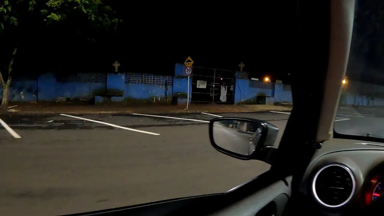 INVADI O CEMITÉRIO ATRÁS DA GAROTA, ELA NÃO ESCAPA