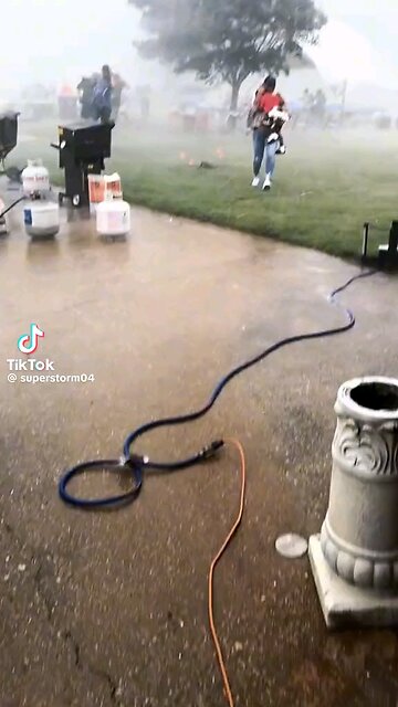 Intense Storm Hits Florida: Unprecedented Winds and Rainfall"