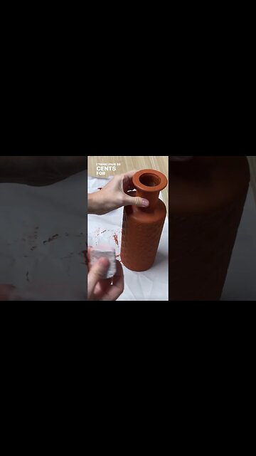 She Gave This Thrift Store Vase A Baking Soda Paint Makeover