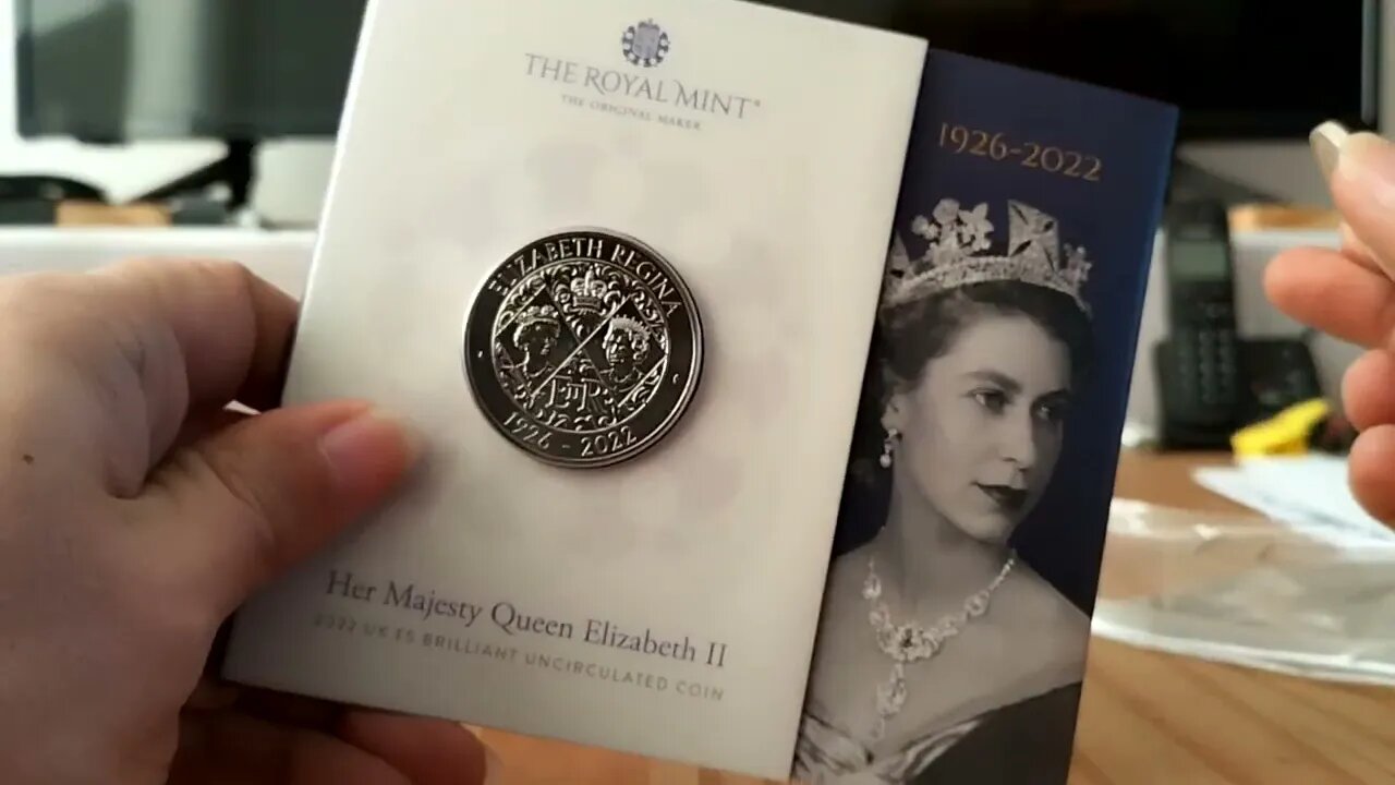 Her Majesty Queen Elizabeth II 2022 UK £5 Brilliant Uncirculated Coin