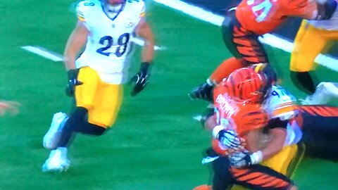Steelers DE #97 Cam Heyward eating a Bengal on live tv. 🤣
