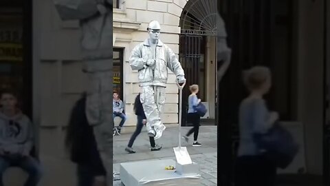 Silver man street performer trick#astig #silverman #trending #streetperformer