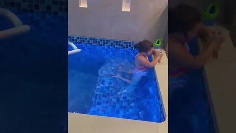 SEXTOU MAIS UM DIA DE PISCINA COM AS AMIGAS #tiktok #viral #piscina #natação #brincadeira #shorts