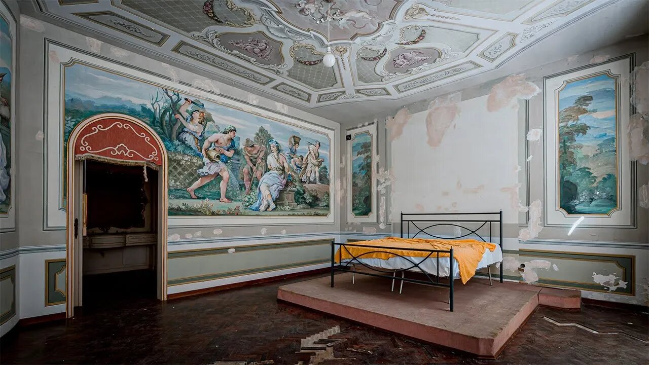 Abandoned Millionaires Mansion With Massive Pool & Beautiful Bedroom