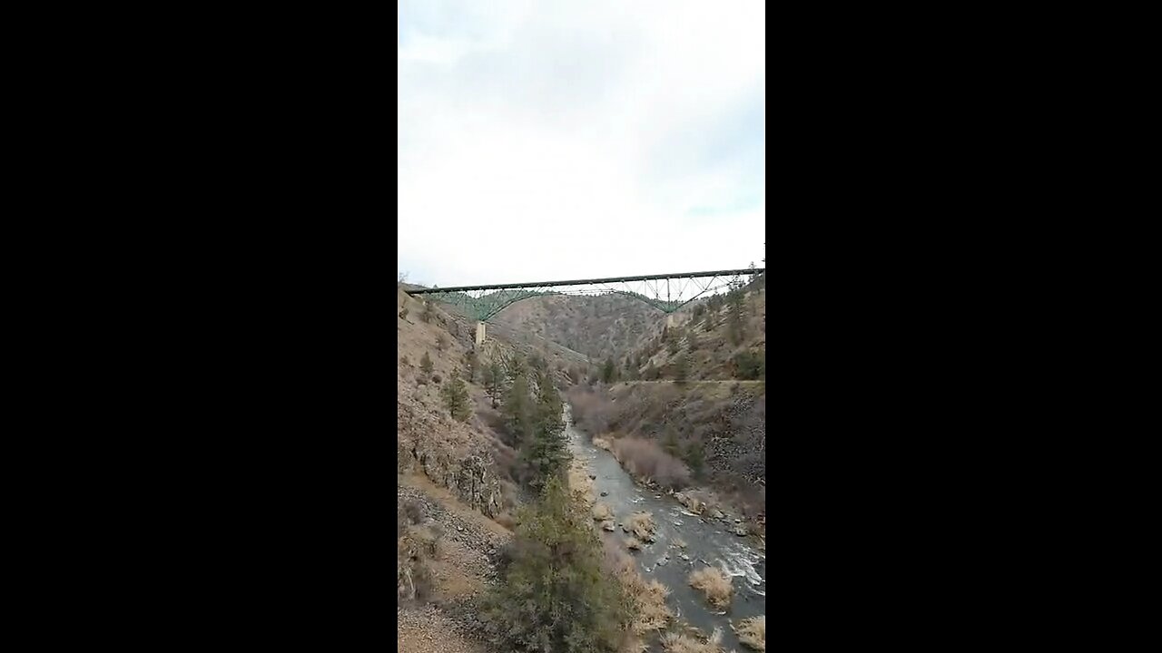 Looking around Pioneer Bridge