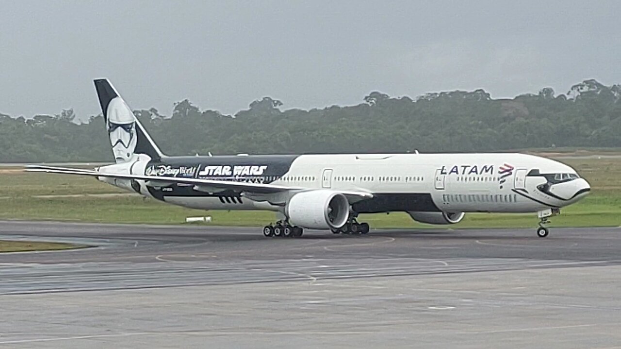 Boeing 777-300ER PT-MUA Stars Wars pousa em Manaus vindo de Guarulhos