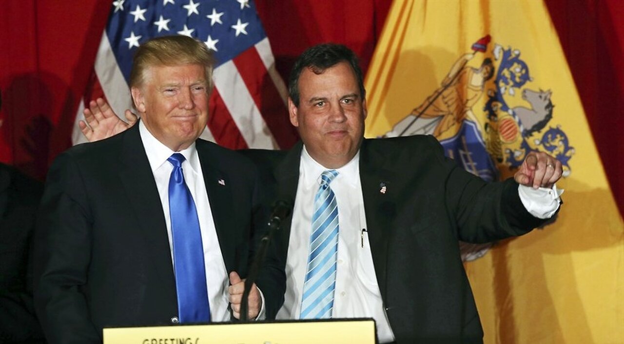 Chris Christie Tells on Himself in War of Words With Donald Trump