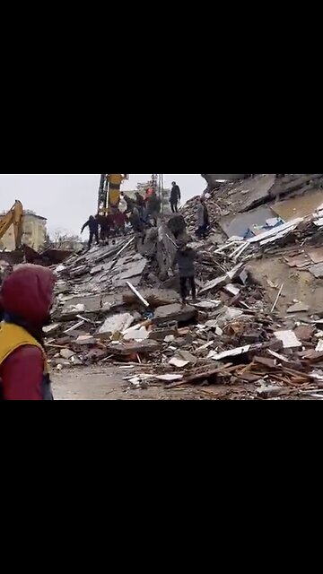Terrified Turks Scramble Through Streets As Buildings Collapse Around Them