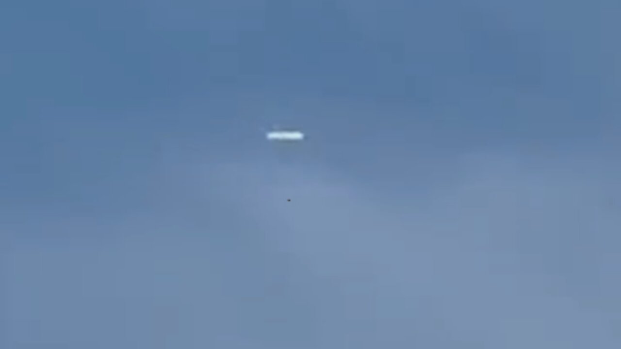 Tic Tac UFO Filmed from Plane Flight